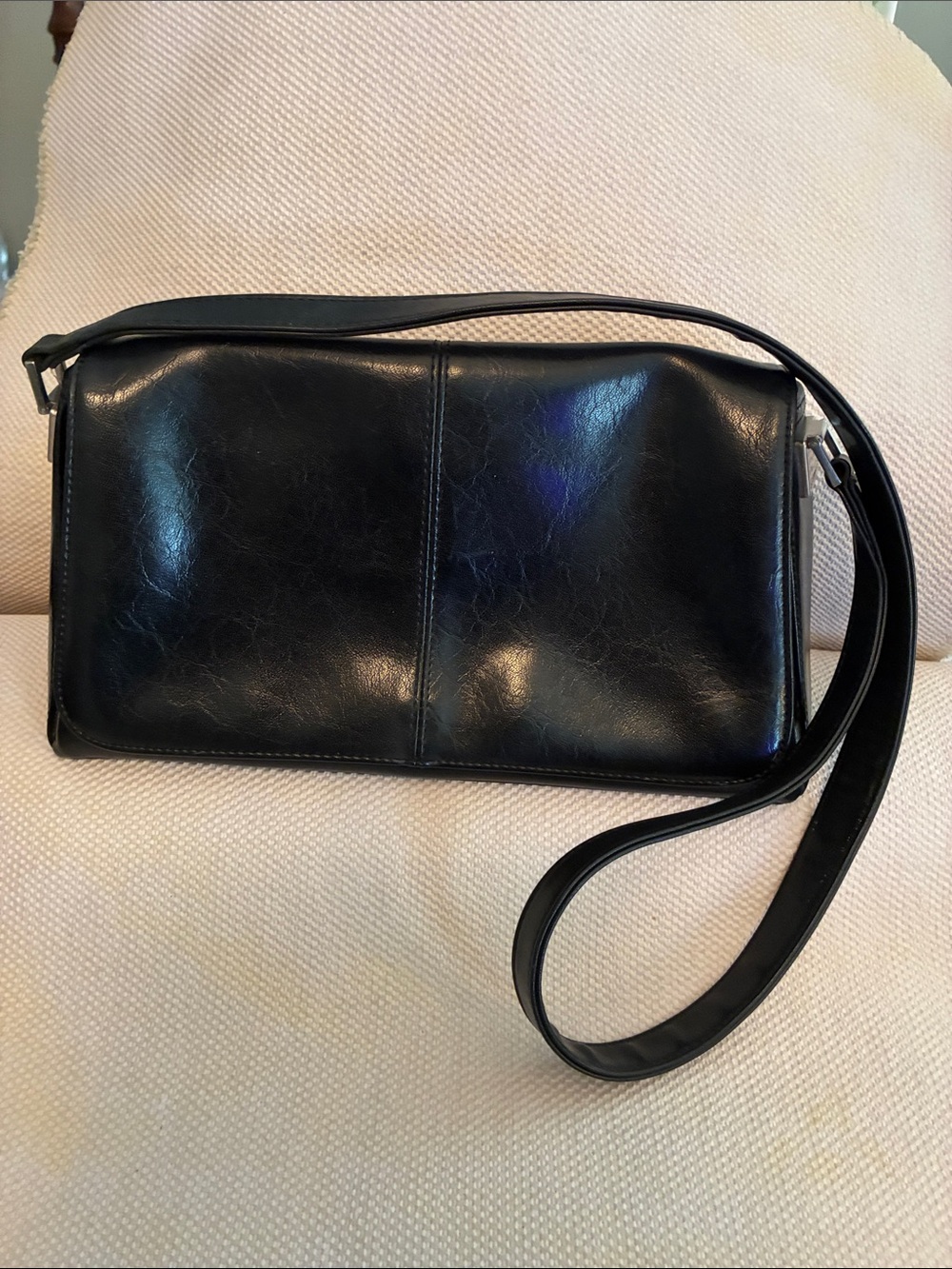Classic vintage Liz Claiborne Black Leather Crossbody shoulder Bag